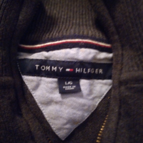 Men's large zip neck gray Tommy Hilfiger sweater. Size large - Picture 2 of 5